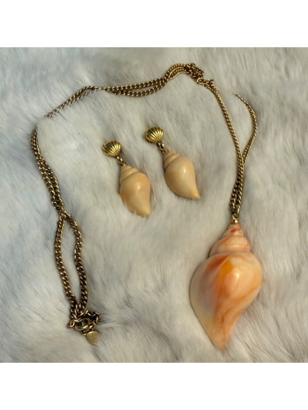 Vintage 70's Avon Sea Swirl Faux Shell Pendant Necklace & Earrings Set
